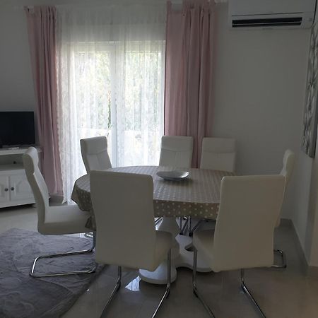 Apartments Mare Banjol Luaran gambar