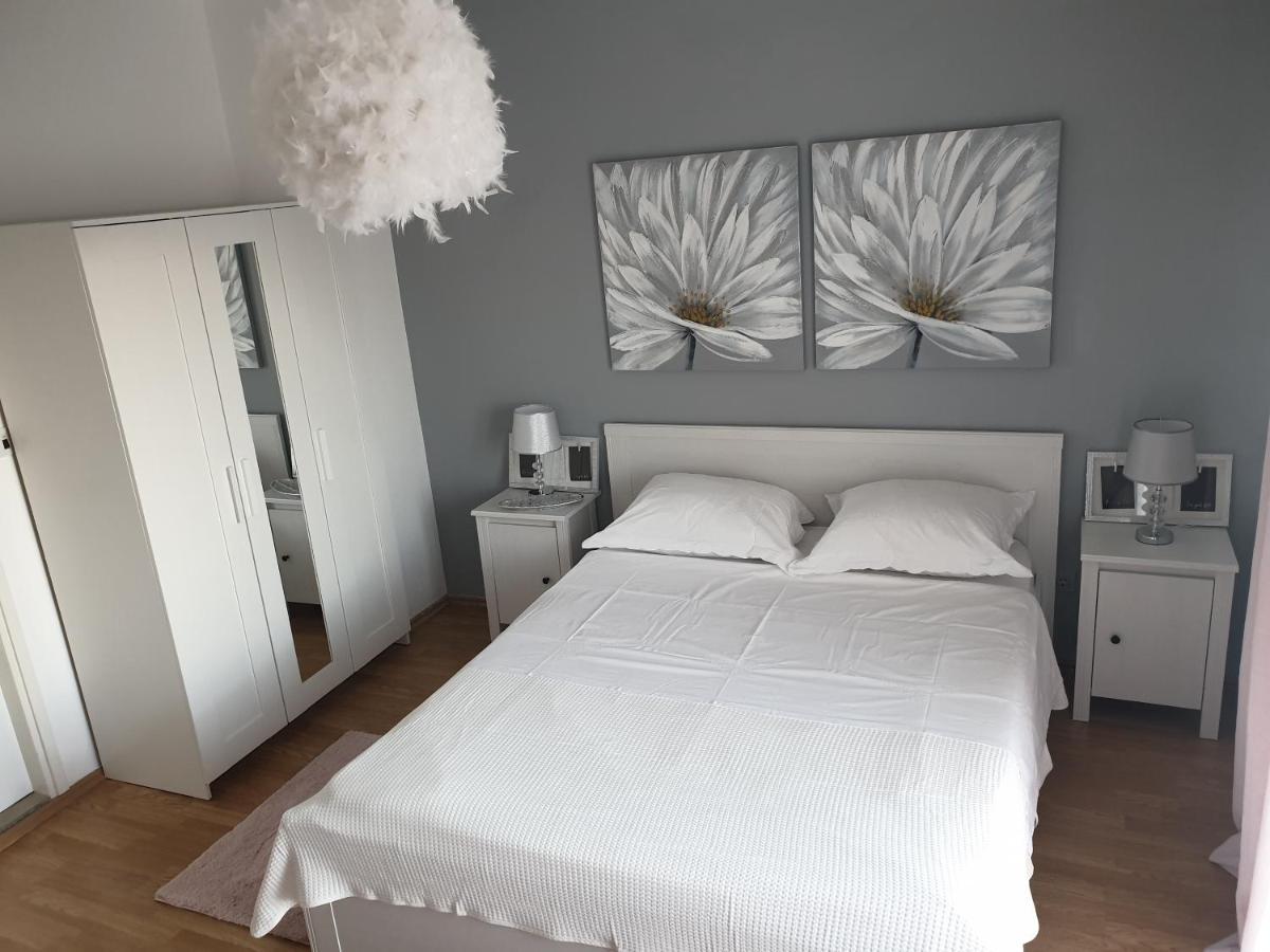 Apartments Mare Banjol Luaran gambar