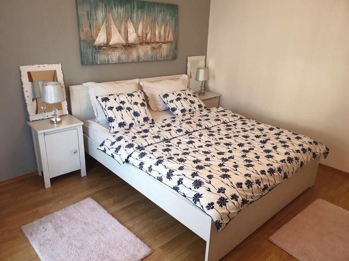 Apartments Mare Banjol Luaran gambar