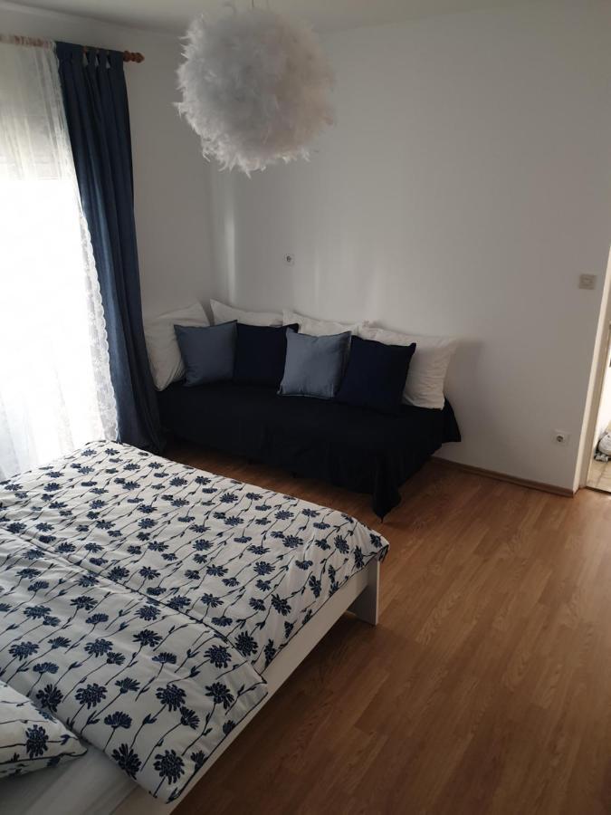 Apartments Mare Banjol Luaran gambar