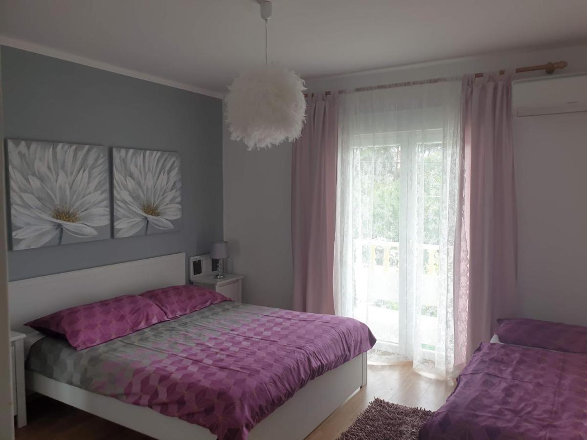 Apartments Mare Banjol Luaran gambar
