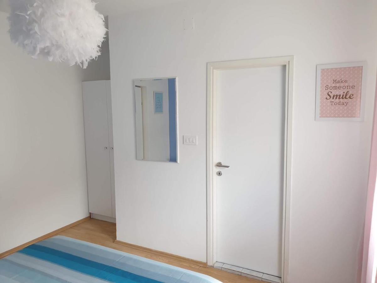 Apartments Mare Banjol Luaran gambar