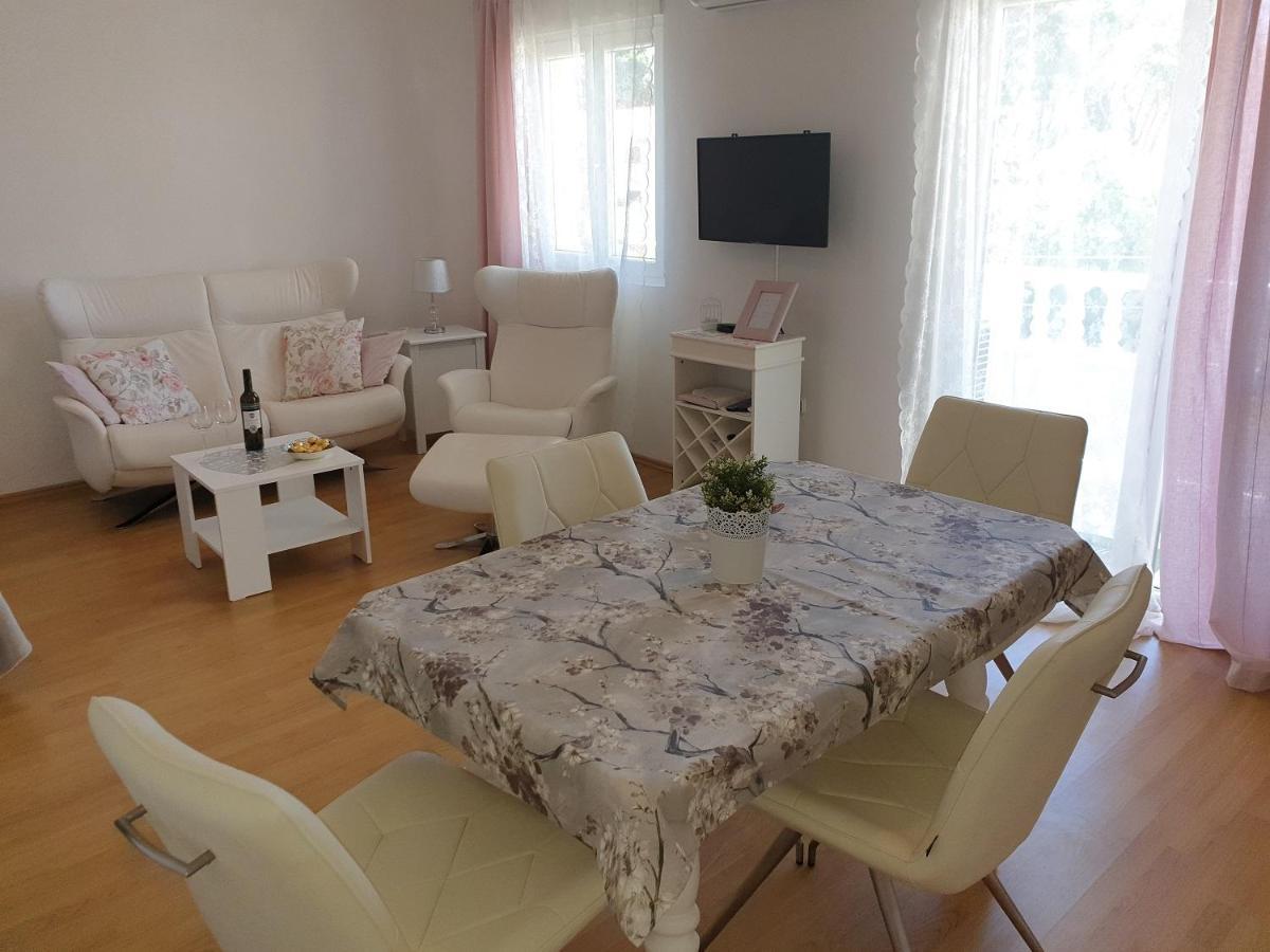 Apartments Mare Banjol Luaran gambar