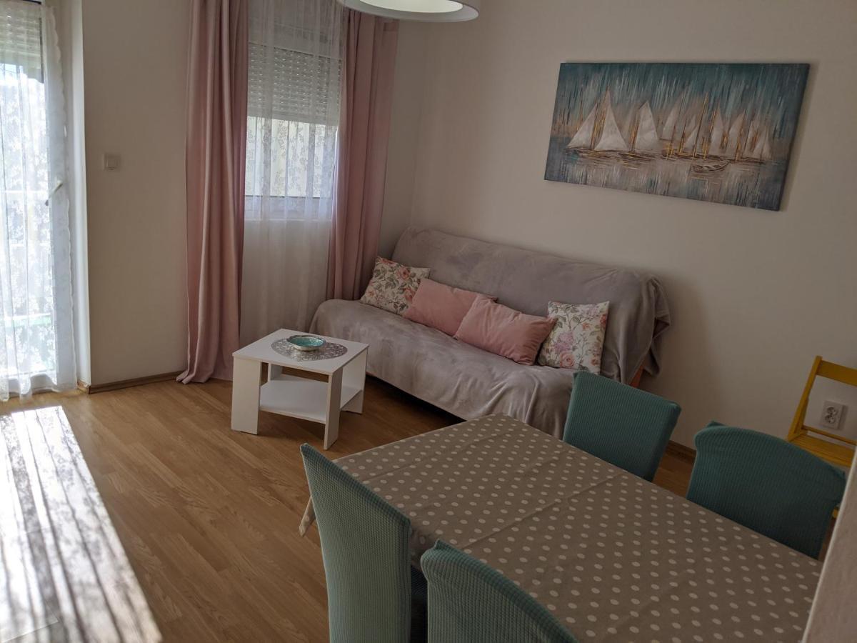 Apartments Mare Banjol Luaran gambar