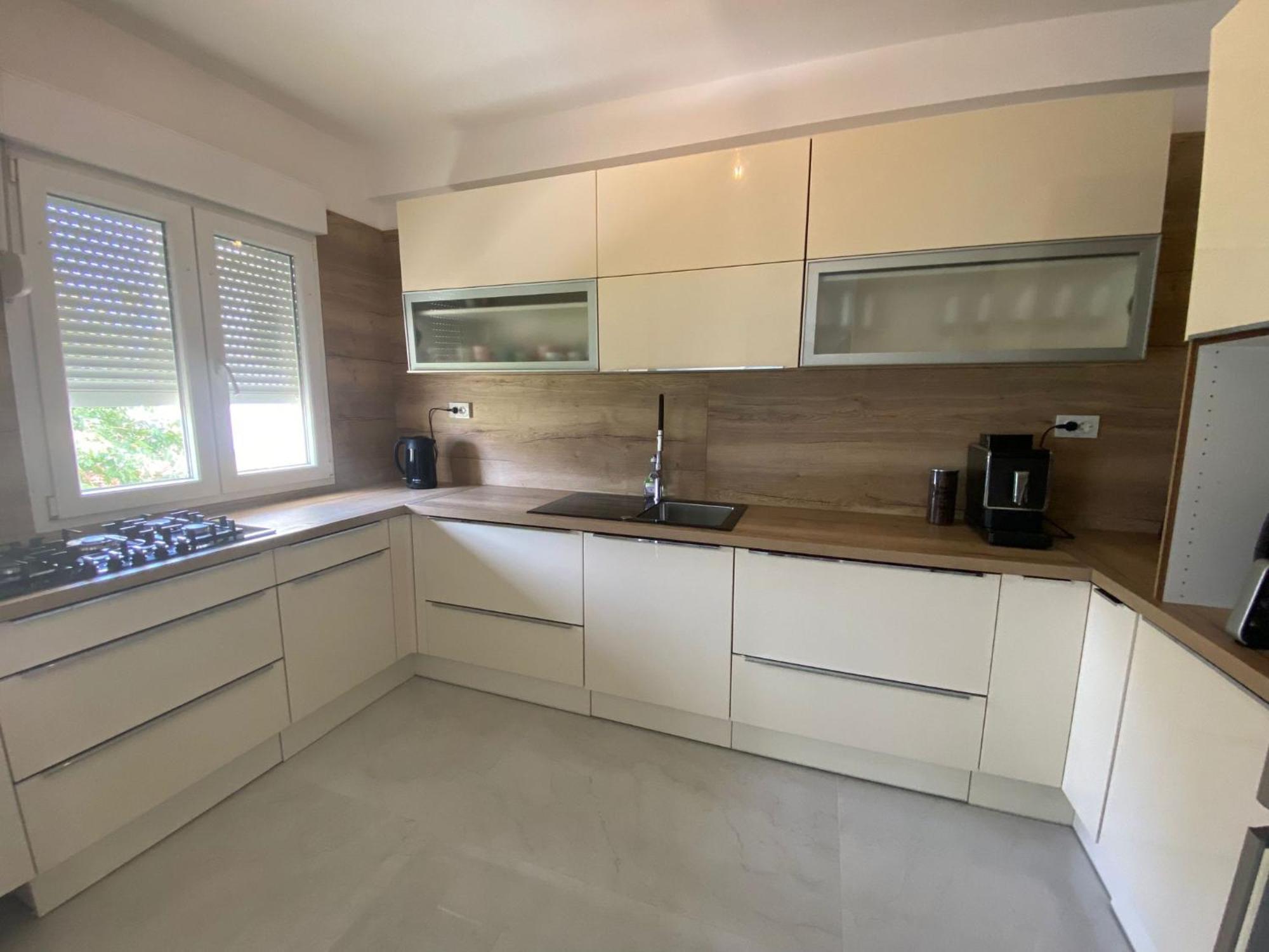 Apartments Mare Banjol Luaran gambar