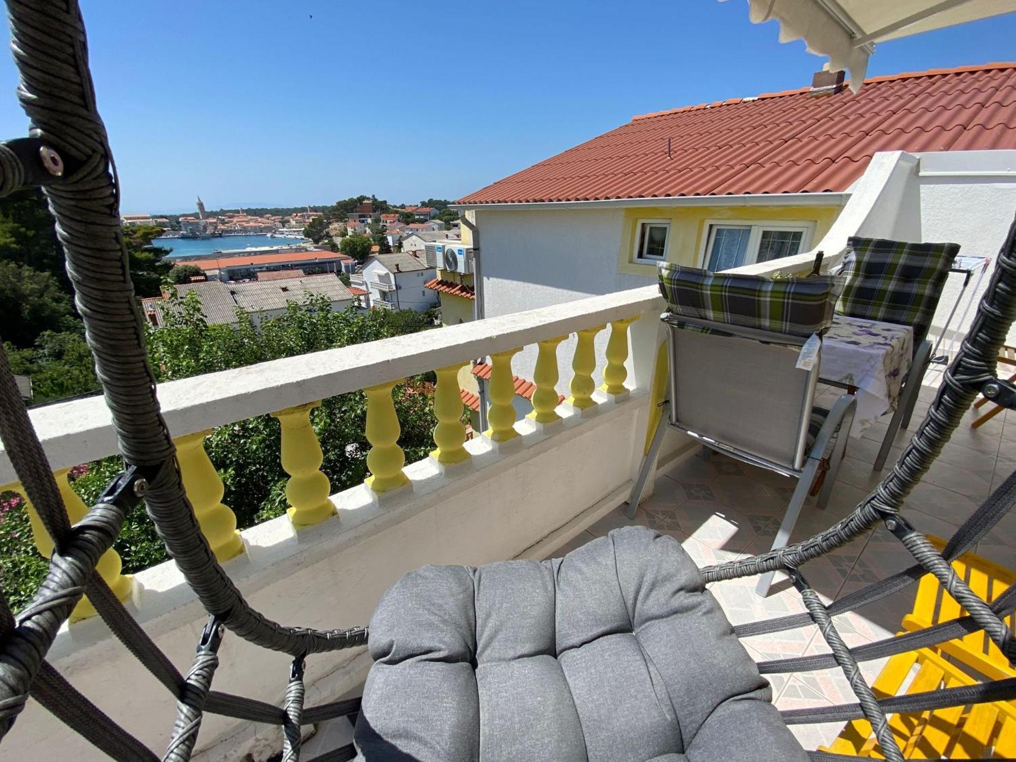 Apartments Mare Banjol Luaran gambar